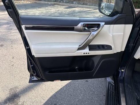 Used 2021 Lexus GX 460 Premium w/ Premium Package image 13