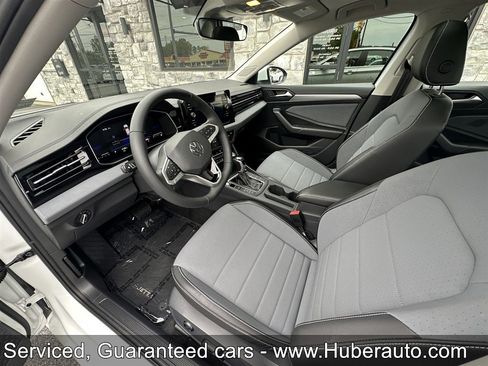 Used 2026 Volkswagen Jetta SE FWD image 6