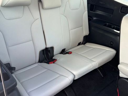 Used 2024 Kia Telluride EX w/ EX Captain's Chair Package AWD/4WD image 11