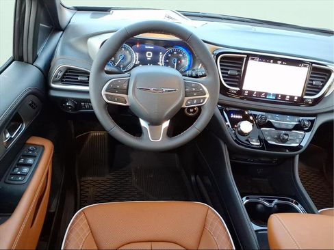 New 2026 Chrysler Pacifica Pinnacle image 12