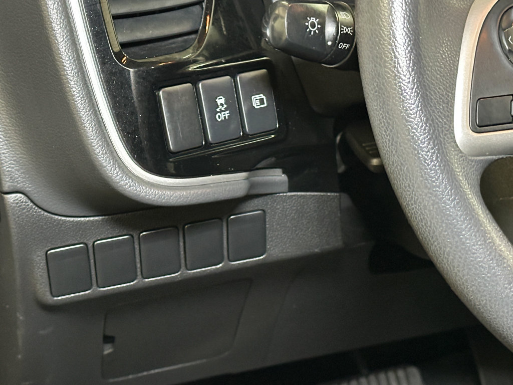 Used 2018 Mitsubishi Outlander AWD image 22