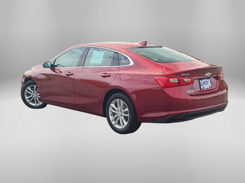 Used 2017 Chevrolet Malibu LT FWD image 2