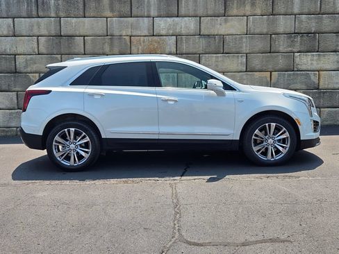 Used 2024 Cadillac XT5 Premium Luxury w/ Technology Package AWD/4WD image 6