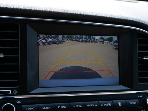 Used 2017 Hyundai Elantra Limited FWD image 27