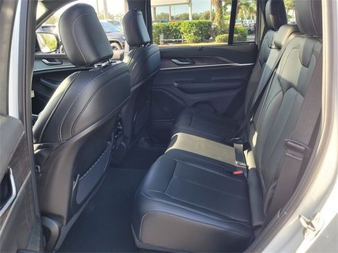 New 2025 Jeep Grand Cherokee Limited w/ Luxury Tech Group II image 11
