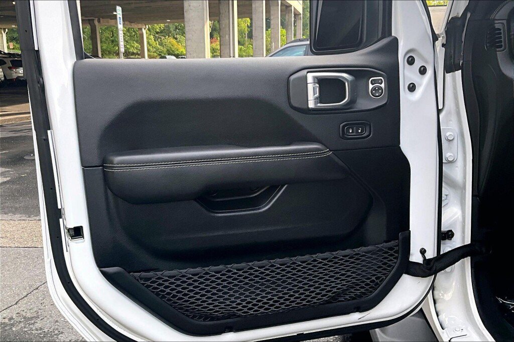 Used 2021 Jeep Wrangler Unlimited Sahara w/ Dual Top Group AWD/4WD image 12