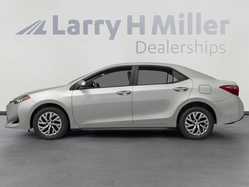 Used 2017 Toyota Corolla SE image 3
