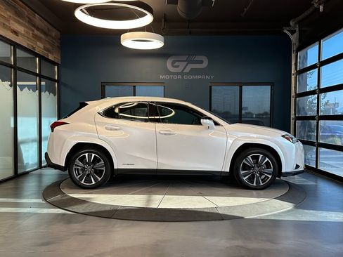Used 2022 Lexus UX 250h w/ Premium Package AWD/4WD image 2