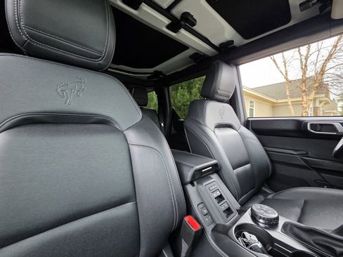 Used 2025 Ford Bronco Badlands image 23