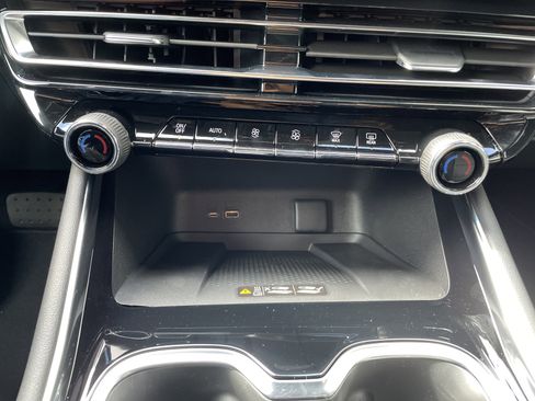 New 2026 Chevrolet Traverse LT image 25