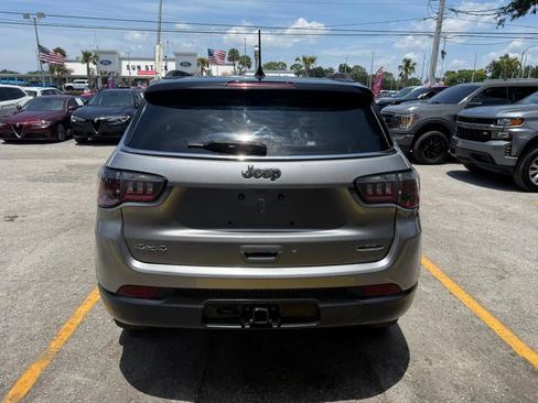 Used 2018 Jeep Compass Latitude w/ Popular Equipment Group AWD/4WD image 6