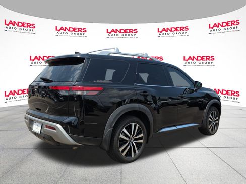 Used 2023 Nissan Pathfinder Platinum w/ Black Appearance Package FWD image 3