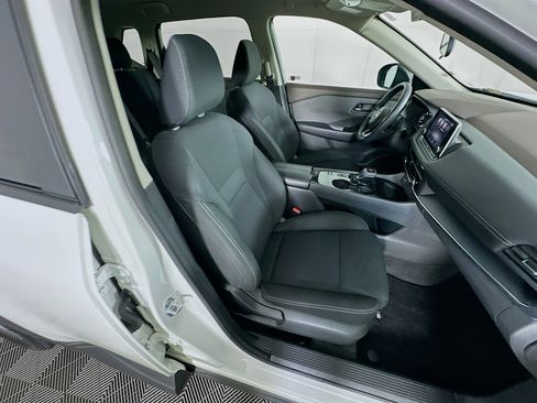 Used 2023 Nissan Rogue S image 29