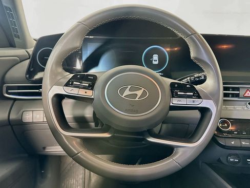 Used 2025 Hyundai Elantra SEL FWD image 18