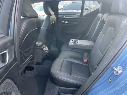 Used 2025 Volvo XC40 B5 Plus image 30
