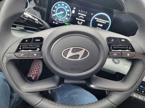 New 2025 Hyundai Elantra Limited image 18
