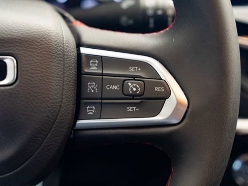 Used 2025 Jeep Compass Trailhawk AWD/4WD image 16