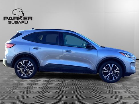 Used 2022 Ford Escape SE w/ SE Sport Appearance Package image 6