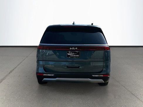 Used 2024 Kia Carnival EX FWD image 6