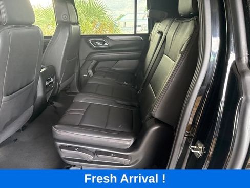 Used 2023 Chevrolet Suburban RST RWD image 3