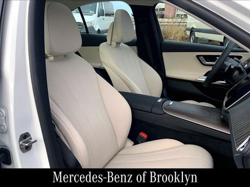 Used 2025 Mercedes-Benz E 450 4MATIC Sedan image 9