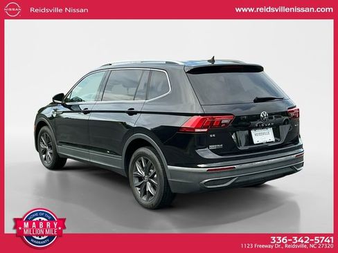 Used 2022 Volkswagen Tiguan SE image 3