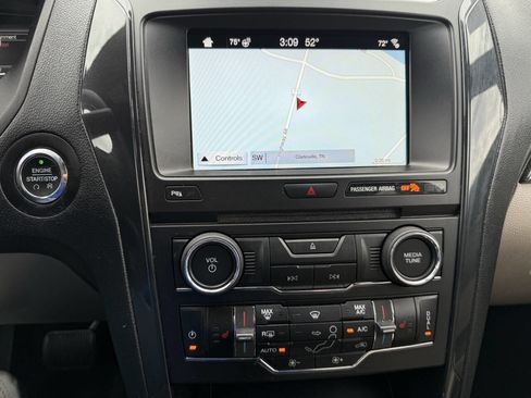 Used 2018 Ford Explorer XLT w/ Equipment Group 202A image 16