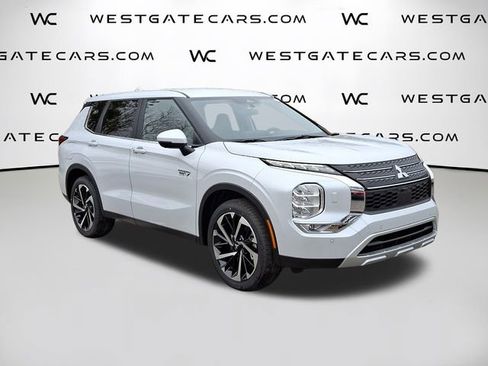 New 2025 Mitsubishi Outlander SE image 2