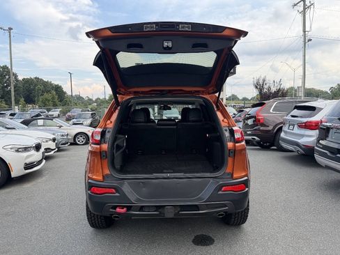 Used 2015 Jeep Cherokee Trailhawk w/ Comfort/Convenience Group AWD/4WD image 12
