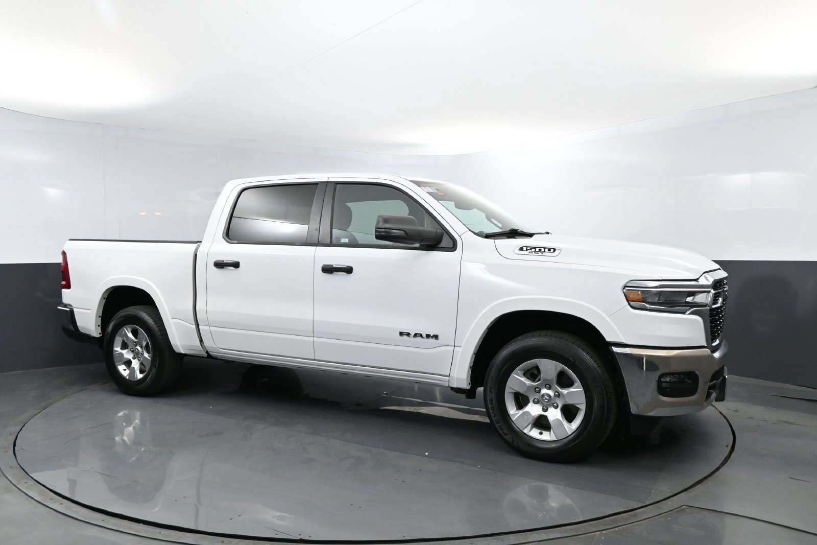 Used 2025 RAM 1500 Big Horn AWD/4WD image 3