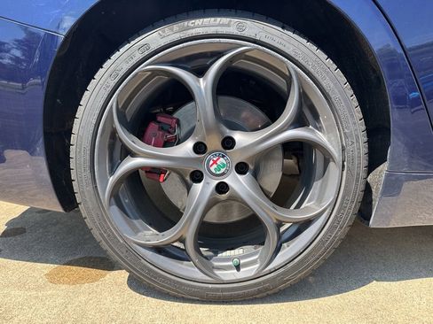 Used 2018 Alfa Romeo Giulia Ti Sport w/ Quick Order Package 22S Sport AWD/4WD image 22