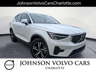 Certified 2025 Volvo XC40 B5 Core image 1