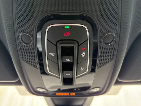 Used 2025 Audi Q8 Premium Plus image 36