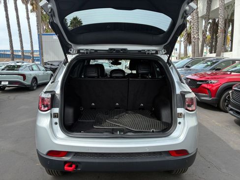 Used 2025 Jeep Compass Trailhawk image 30