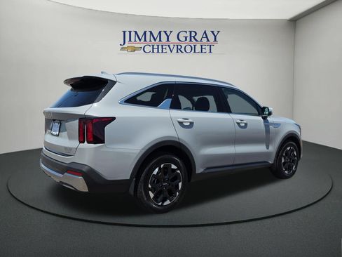 Used 2025 Kia Sorento S w/ Panoramic Sunroof Package FWD image 5