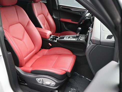 Used 2020 Porsche Macan AWD/4WD image 10