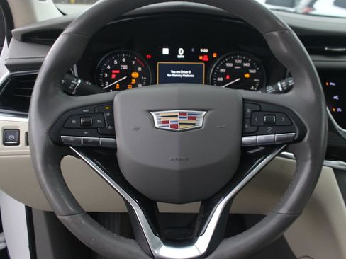 Used 2020 Cadillac XT6 Premium Luxury image 18