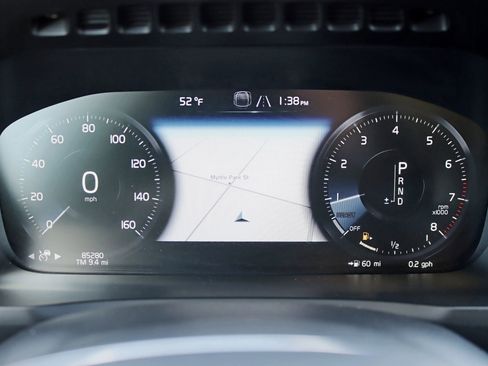 Used 2017 Volvo XC90 T6 Momentum w/ Vision Package image 20