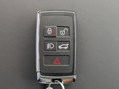 New 2026 Land Rover Defender 130 X-Dynamic SE AWD/4WD image 29