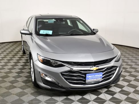 Used 2024 Chevrolet Malibu LT image 3