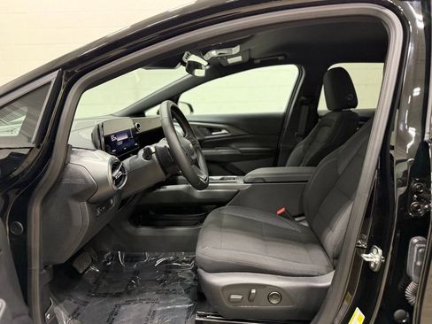 Used 2026 Chevrolet Equinox EV LT w/ Comfort Package FWD image 26