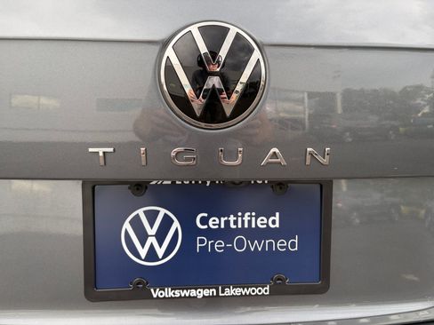 Certified 2023 Volkswagen Tiguan SE w/ Panoramic Sunroof Package AWD/4WD image 24