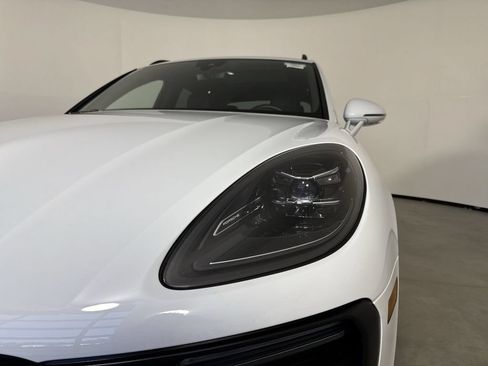 Certified 2024 Porsche Macan AWD/4WD image 11