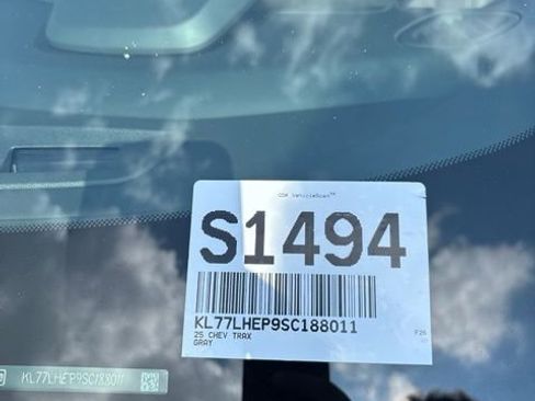 Used 2025 Chevrolet Trax LT FWD image 31