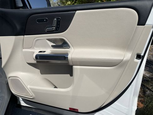 Used 2020 Mercedes-Benz GLB 250 image 29