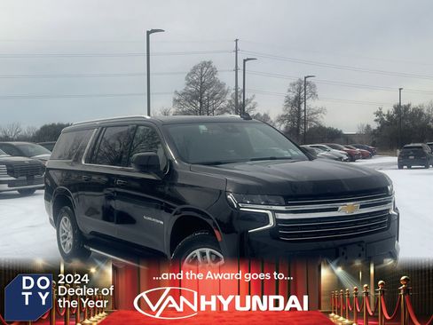 Used 2024 Chevrolet Suburban LT image 1