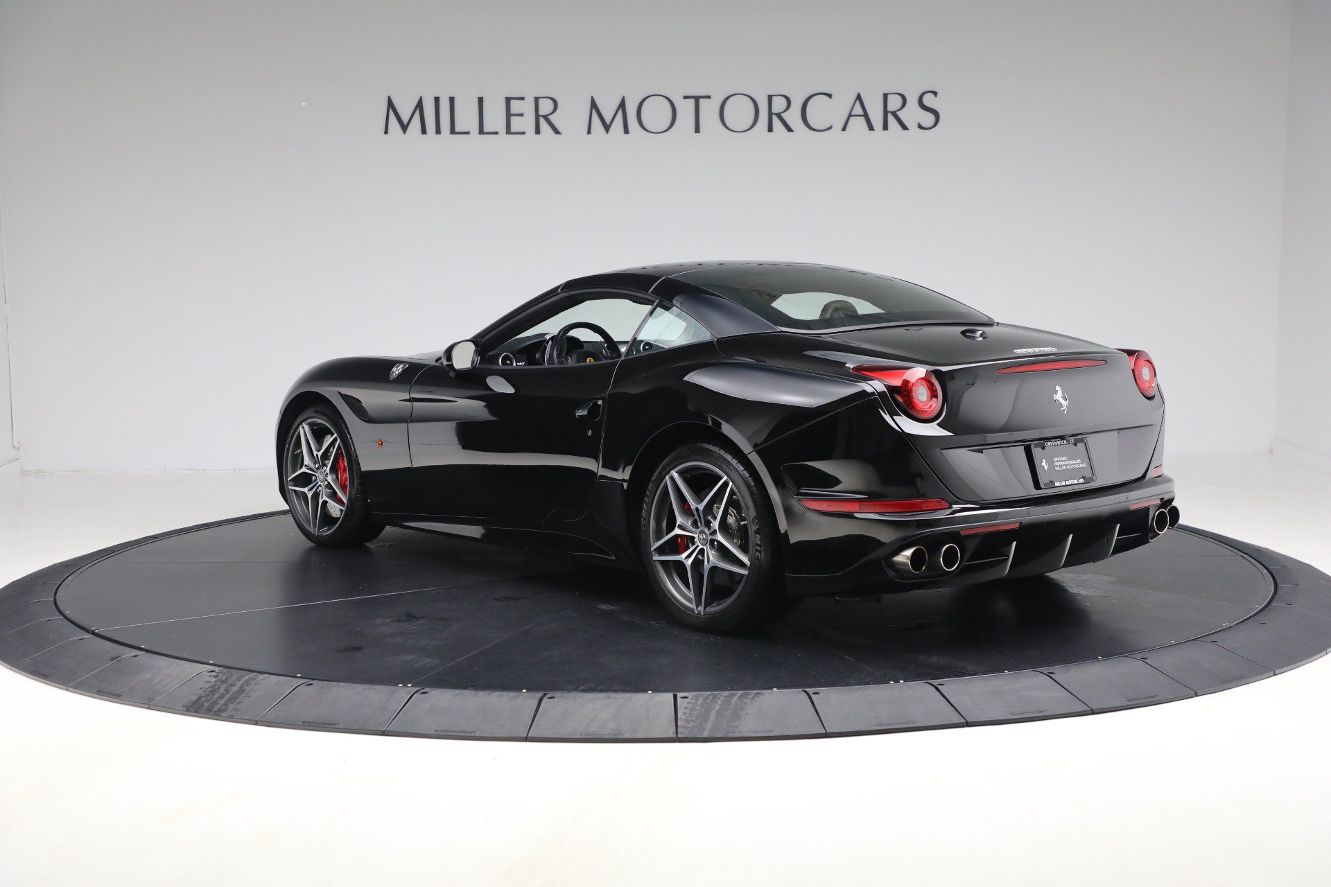 Certified 2016 Ferrari California T RWD image 28