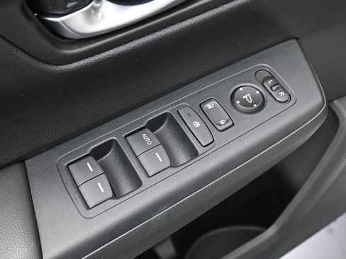 Used 2025 Honda CR-V LX image 14