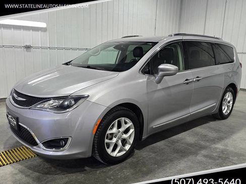 Used 2018 Chrysler Pacifica Touring-L Plus w/ Tire & Wheel Group FWD image 1