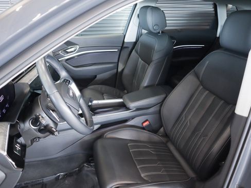 Used 2024 Audi Q8 e-tron Prestige image 8